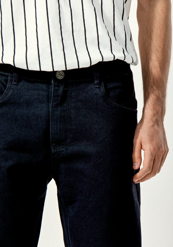 Брюки прямые из джинсовой ткани с карманами шир.  580, рис. 21