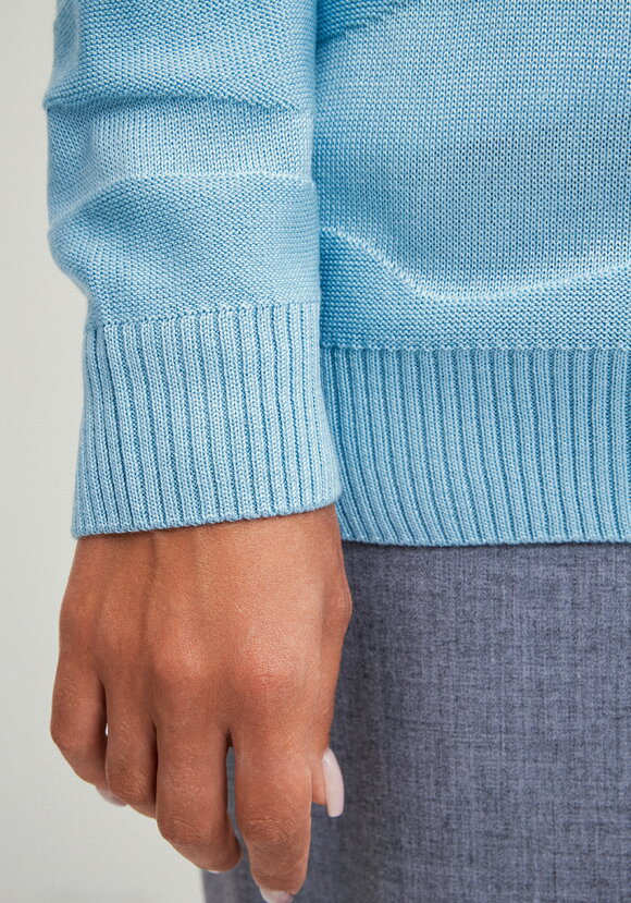 Джемпер с 3D-рисунком шир.  580, рис. 24