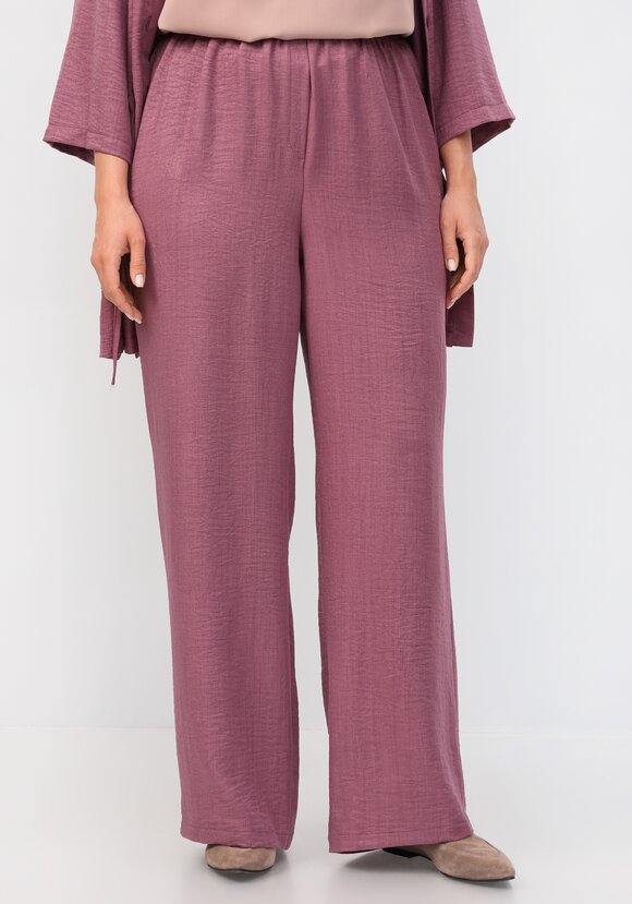 Брюки свободного кроя на резинке по поясу шир.  580, рис. 17