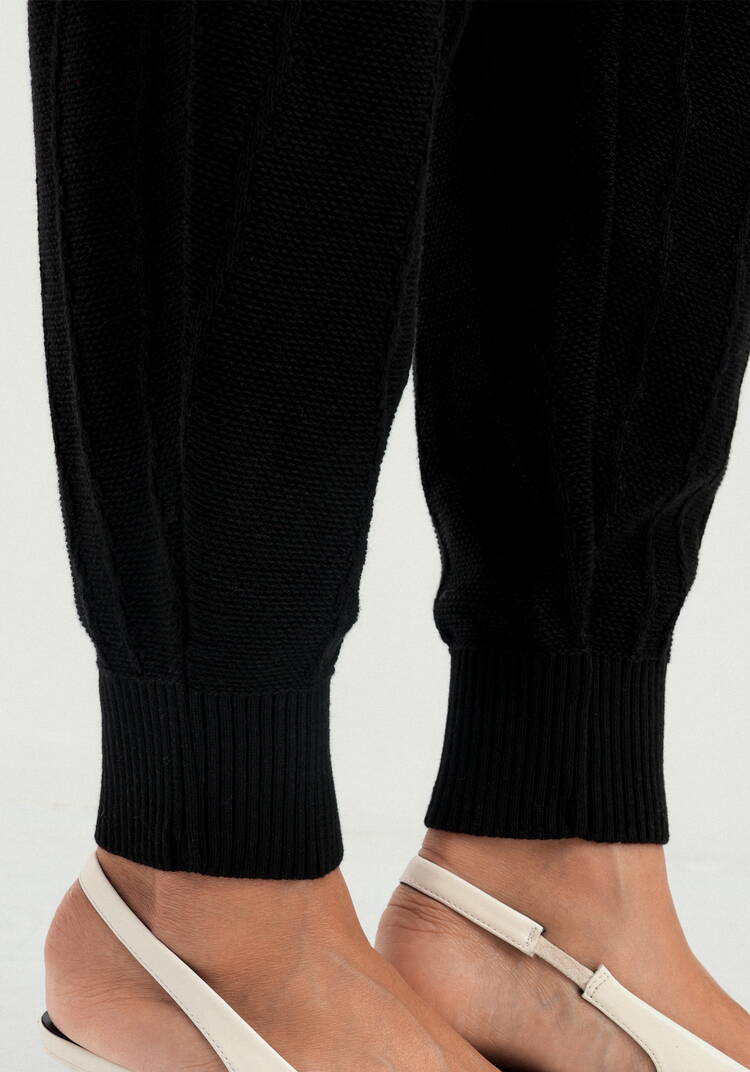 Брюки джоггеры с фактурным рисунком шир.  750, рис. 22