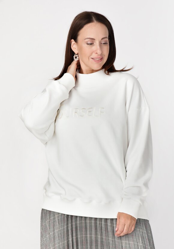 Свитшот с вышивкой шир.  580, рис. 7