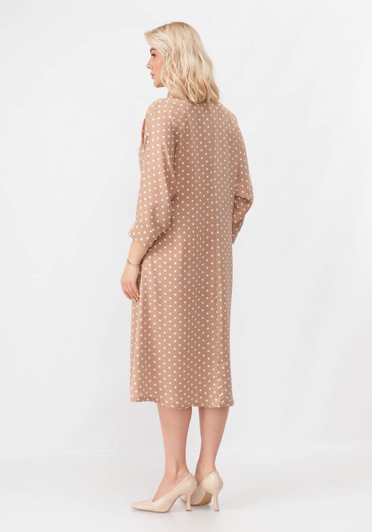 Платье в горох с V образным воротом шир.  750, рис. 11