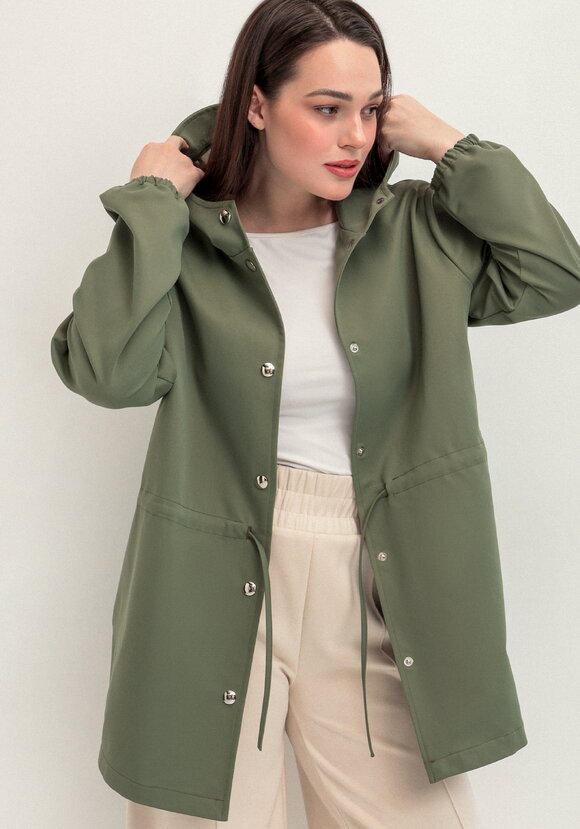 Ветровка с капюшоном и талии на кулиске шир.  580, рис. 7