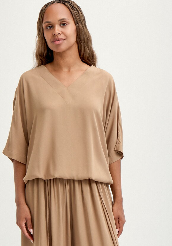 Блуза с V-образным вырезом свободная шир.  580, рис. 12