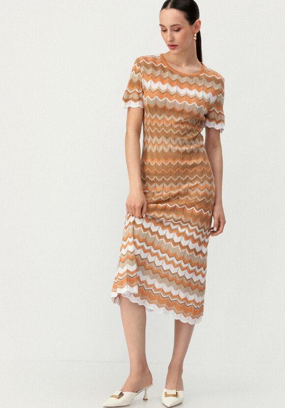 Платье с рисунком морской волны шир.  580, рис. 16