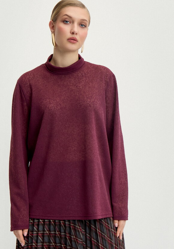 Водолазка из фактурного трикотажа шир.  580, рис. 15