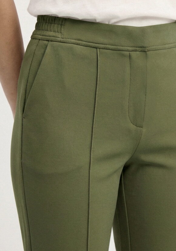 Брюки прямые cо стрелками шир.  580, рис. 29