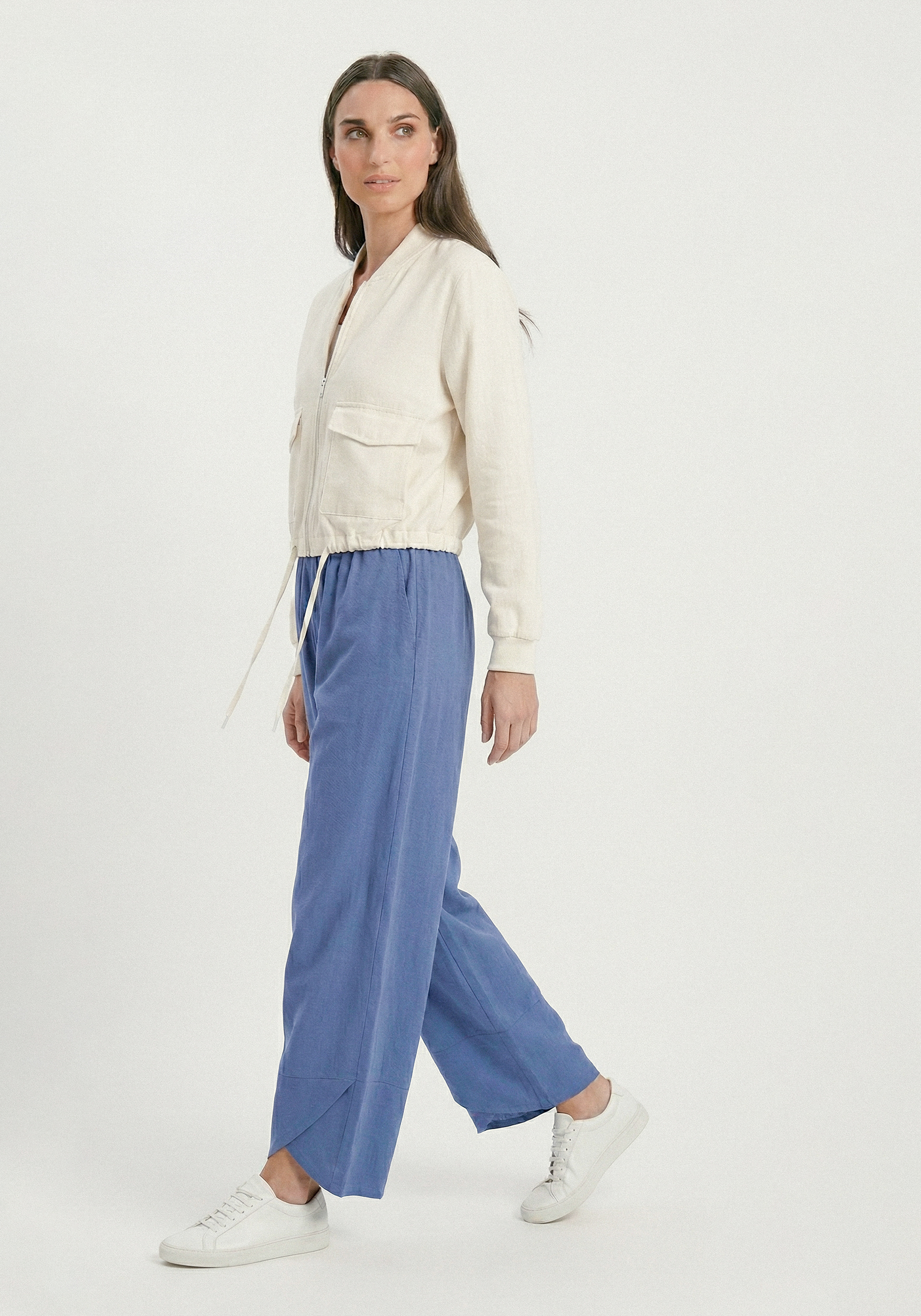 Брюки с отрезными линиями по низу 3999₽