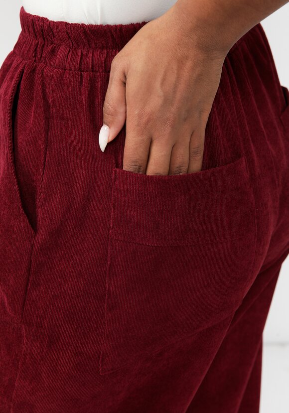 Брюки из микровельвета с рельефами шир.  580, рис. 16