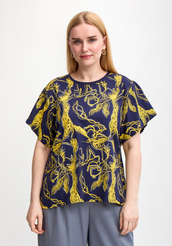 Блуза с оригинальным принтом и стразами шир.  580, рис. 38