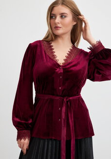 Блуза бархатная со вставками из кружева