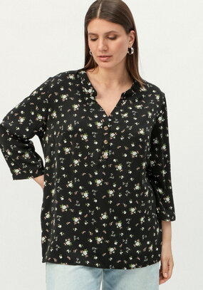 Блуза на пуговицах и разрезами по бокам