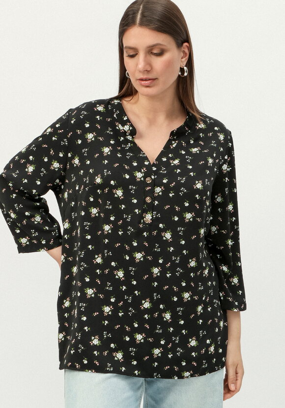 Блуза на пуговицах и разрезами по бокам шир.  580, рис. 18