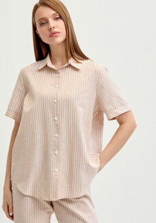 Блуза на пуговицах в вертикальную полоску