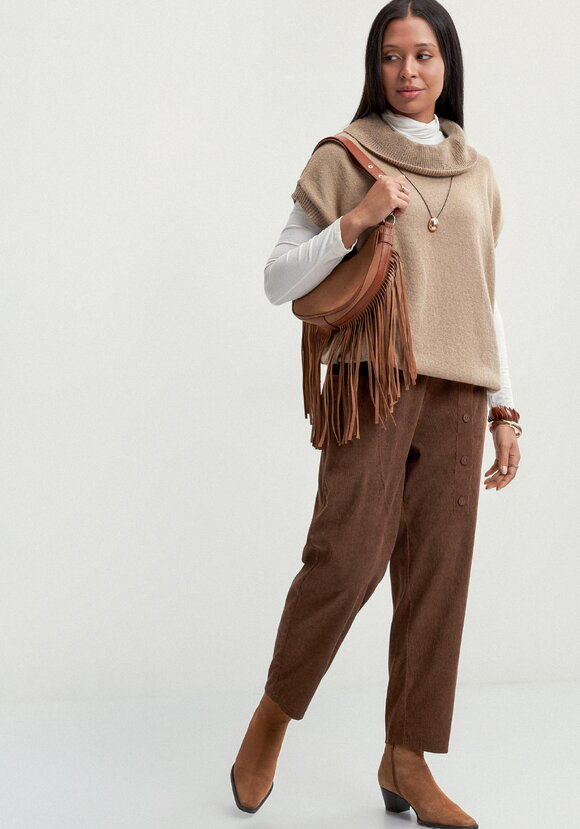 Брюки с карманом в рельефе шир.  580, рис. 35