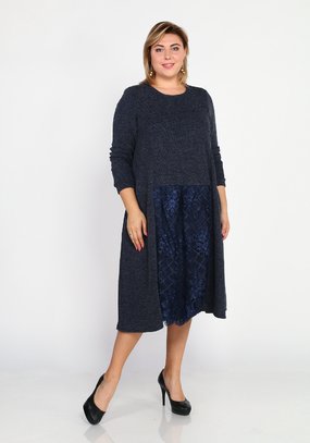 Платье с кружевной вставкой