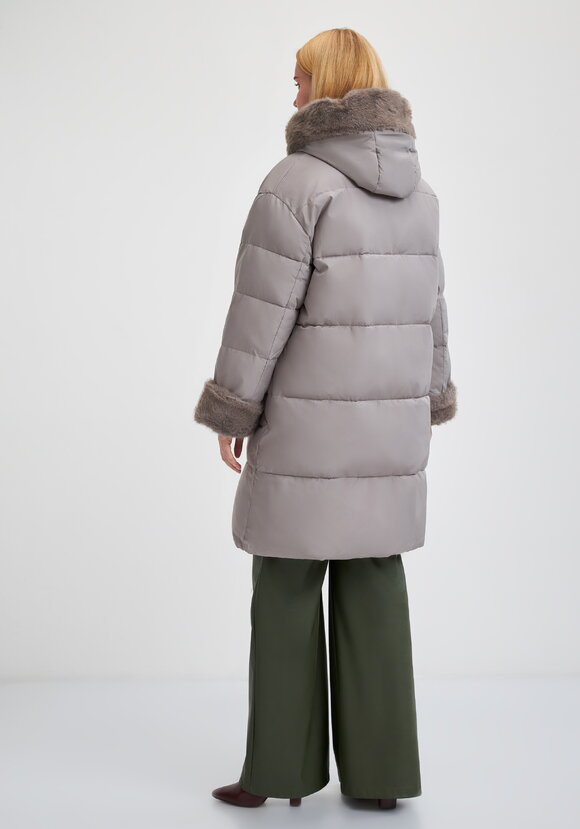 Пальто с меховой опушкой под норку шир.  580, рис. 9