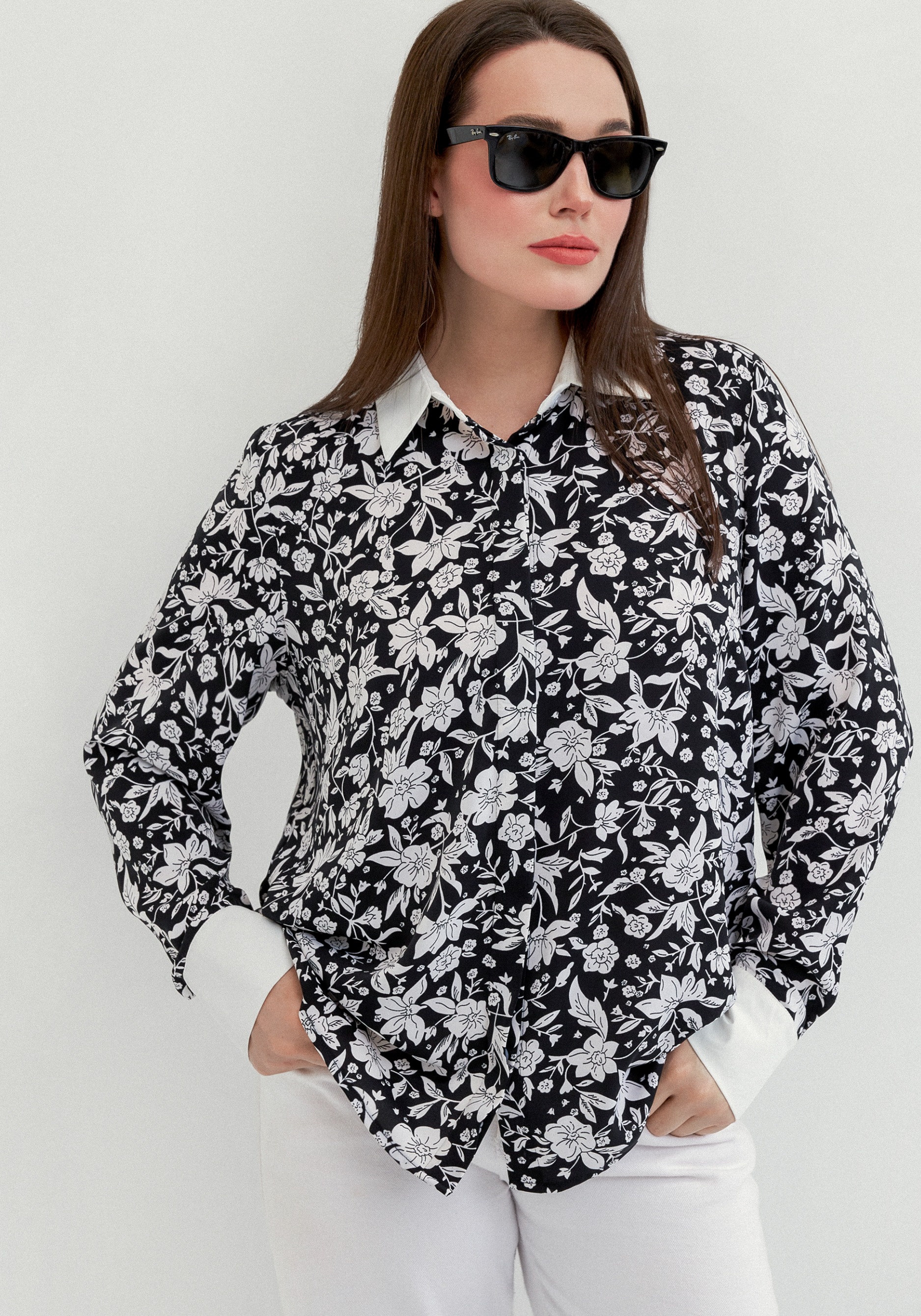 Блуза с контрастным воротом и с манжетами