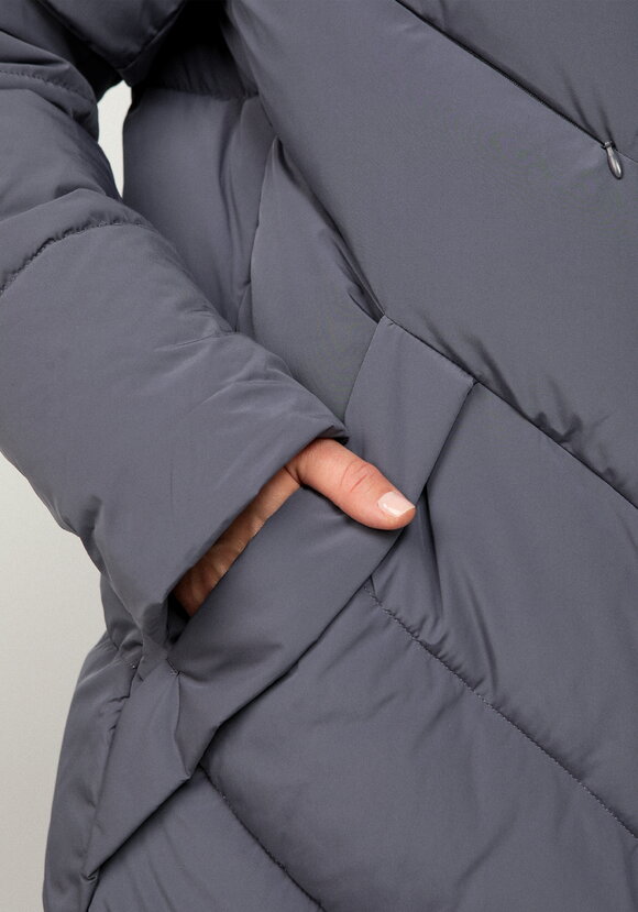 Пуховик стеганый свободного кроя с капюшоном шир.  580, рис. 17