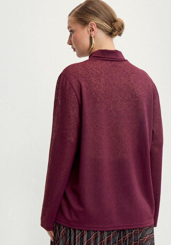 Водолазка из фактурного трикотажа шир.  580, рис. 14