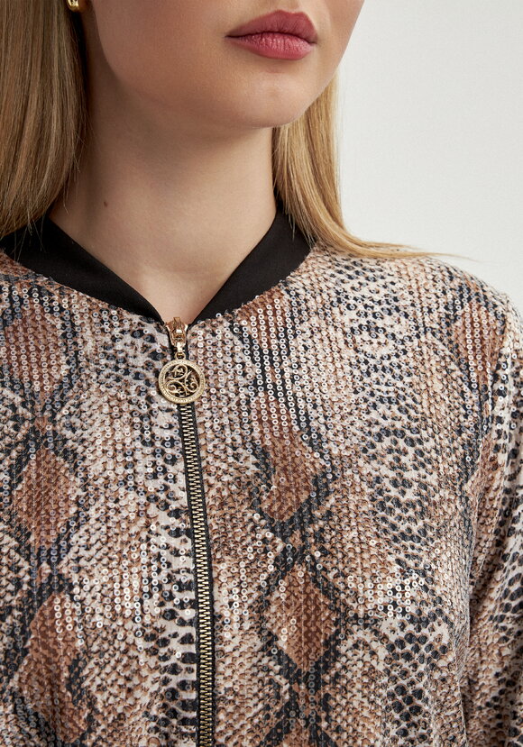 Бомбер с пайетками на подкладке шир.  580, рис. 14