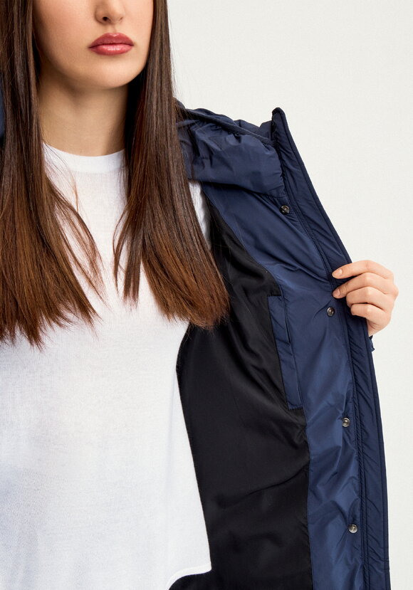 Пуховик стеганый свободного кроя с капюшоном шир.  580, рис. 8