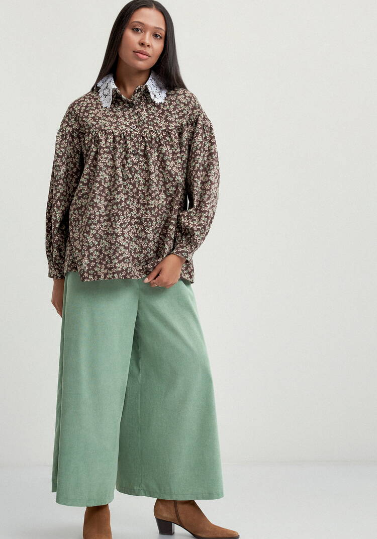 Блуза из микровельвета с ажурным воротником шир.  750, рис. 34