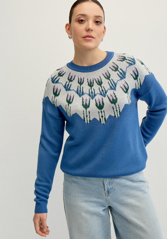 Джемпер с цветочным рисунком по горловине шир.  580, рис. 7