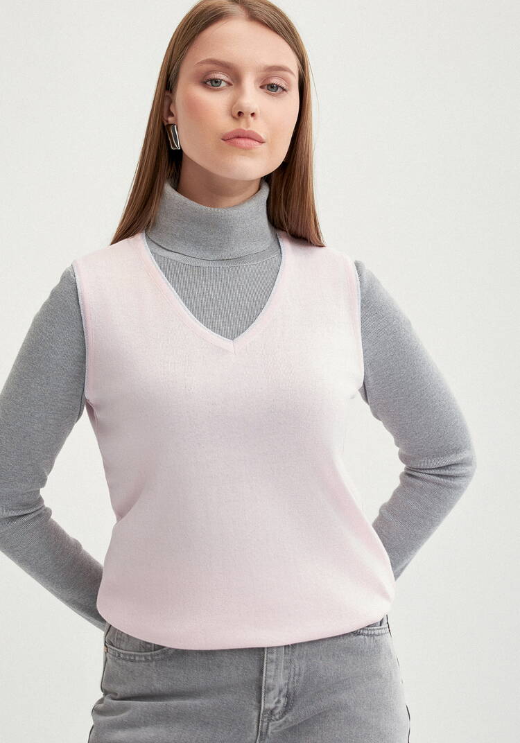 Топ с V-образным вырезом шир.  750, рис. 24