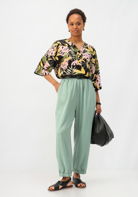 Брюки бананы на резинке с карманами шир.  580, рис. 40