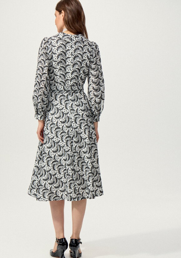 Платье из шитья с английским воротником шир.  580, рис. 3