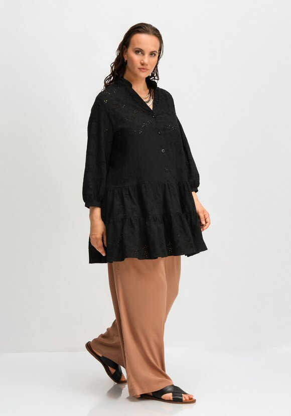 Туника из шитья с ярусами на пуговицах шир.  580, рис. 25