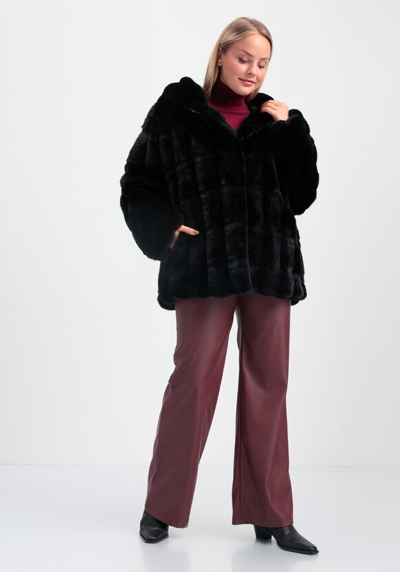 Шуба фактурная с капюшоном и брошью шир.  580, рис. 9
