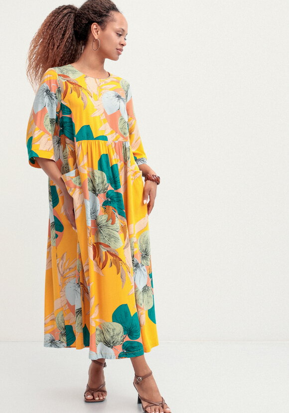 Платье из штапеля с тропическим принтом шир.  580, рис. 32