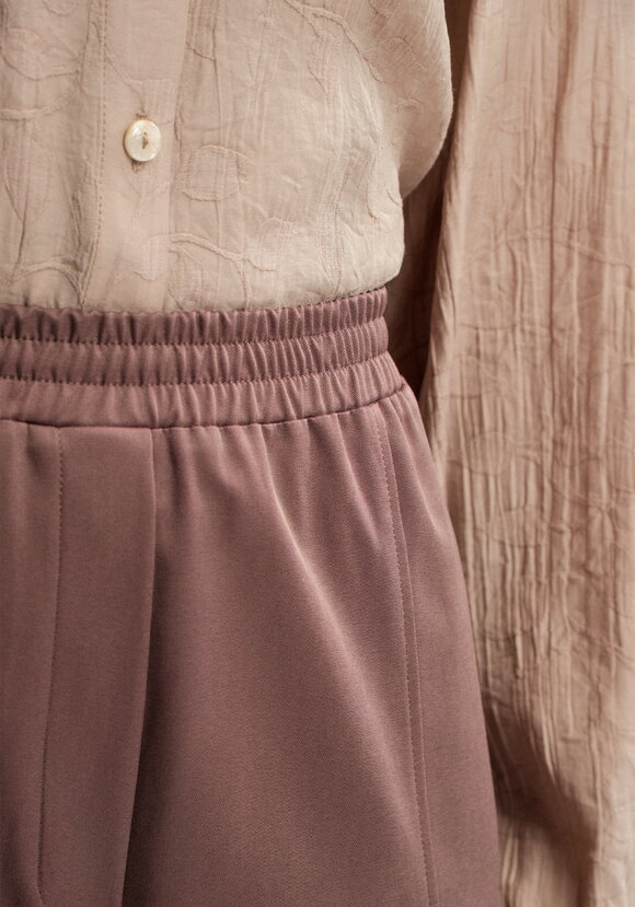 Брюки бананы с конструктивными линиями шир.  580, рис. 6