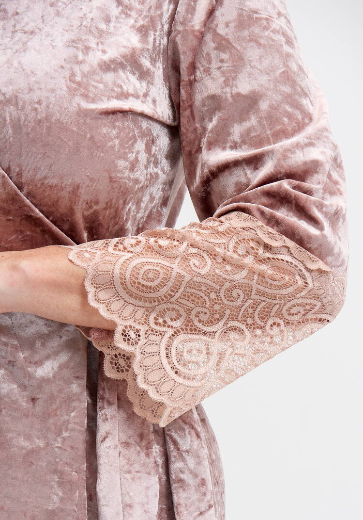 Халат велюровый на запах с кружевом шир.  750, рис. 14