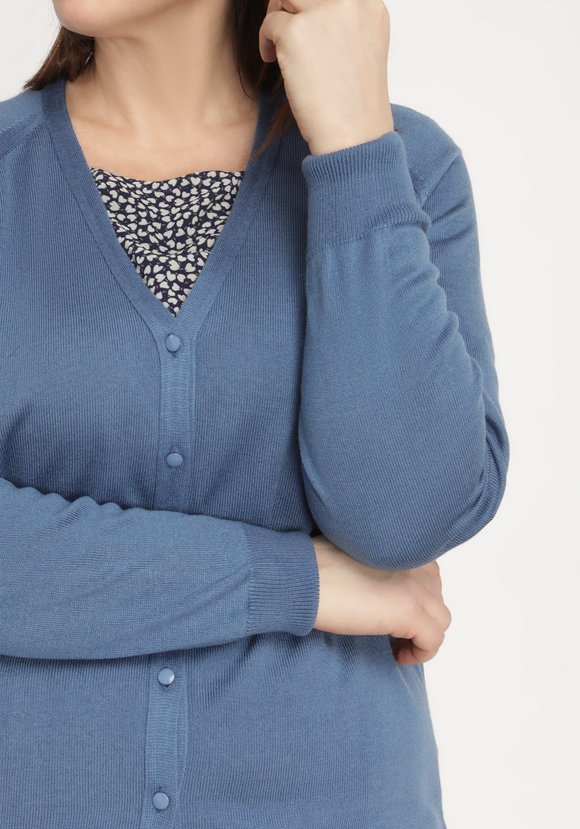 Кардиган с V-образным вырезом шир.  580, рис. 29