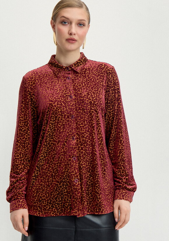 Блуза на пуговицах с фактурной тканью шир.  580, рис. 4