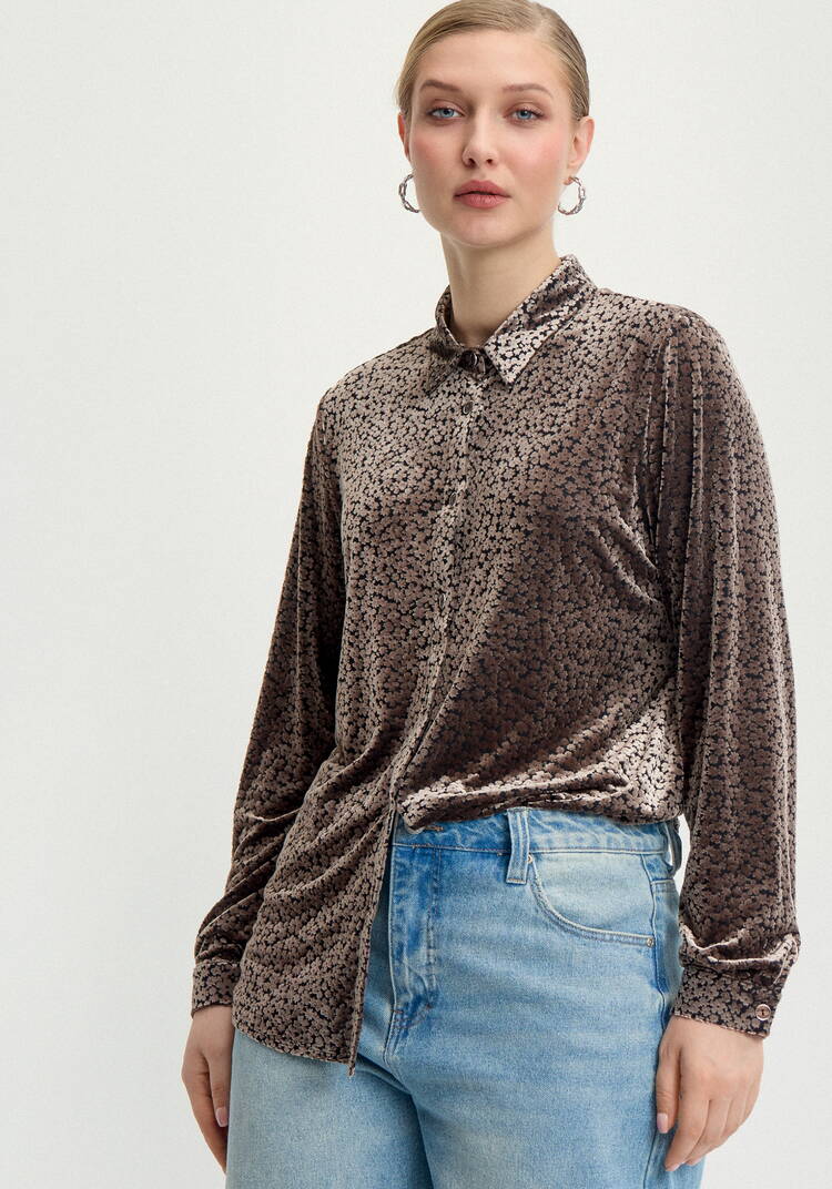 Блуза на пуговицах с фактурной тканью шир.  750, рис. 7