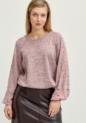 Джемпер с цветочными вставками по рукавам