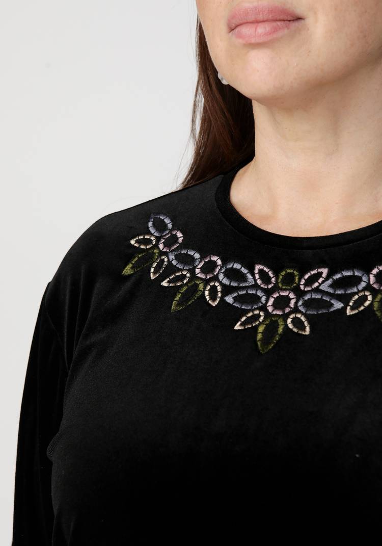 Костюм с вышивкой шир.  750, рис. 6