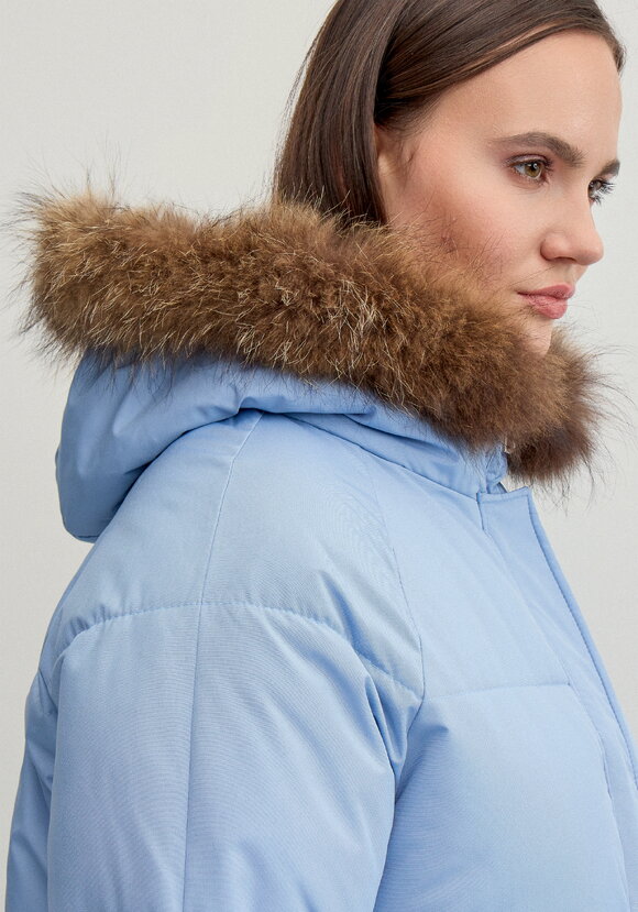 Пальто с меховой опушкой по капюшону шир.  580, рис. 7