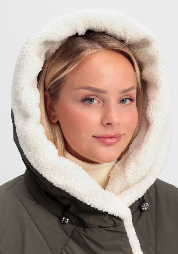 Пальто с меховой опушкой и капюшоном шир.  580, рис. 14