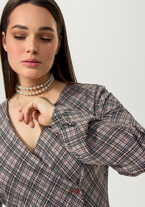 Платье в клетку прямого кроя на запах шир.  580, рис. 5