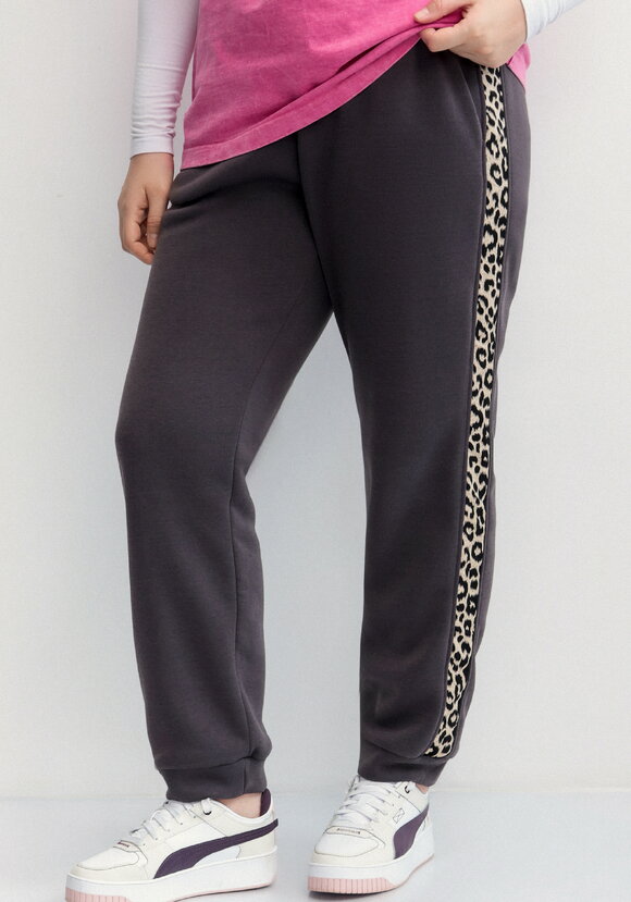 Брюки с леопардовыми лампасами шир.  580, рис. 30