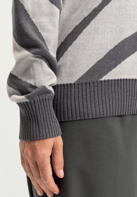 Джемпер с принтом зебра шир.  580, рис. 14