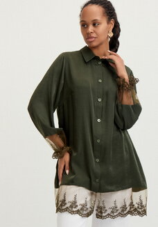 Туника с кружевом на пуговицах