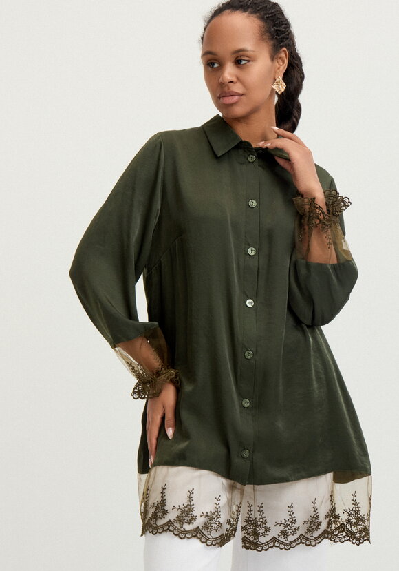 Туника с кружевом на пуговицах шир.  580, рис. 9