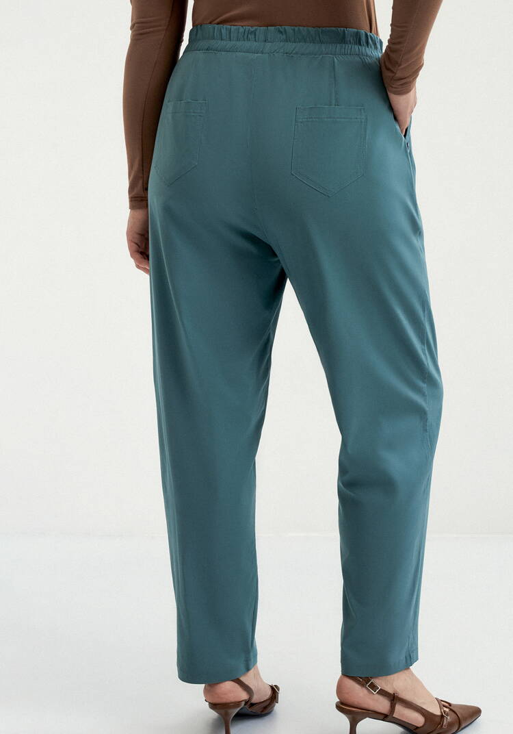 Брюки зауженные с декором из пуговиц шир.  750, рис. 3