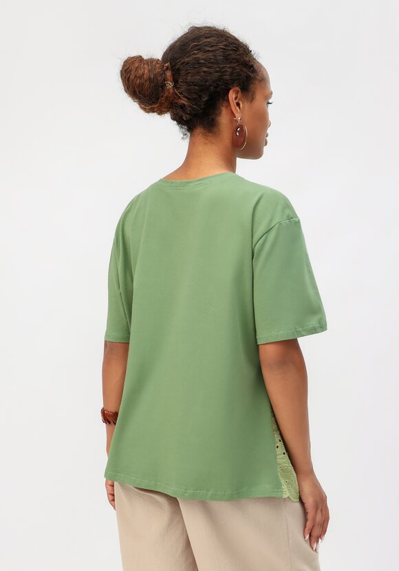 Блуза свободного кроя с вставкой из шитья шир.  580, рис. 11